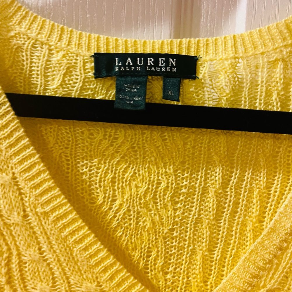 Ralph Lauren sweater almost new, wear once  and is very light